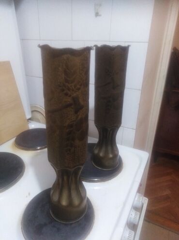 Antikvarna roba: Dve ukrasne vazne napravljene od granate