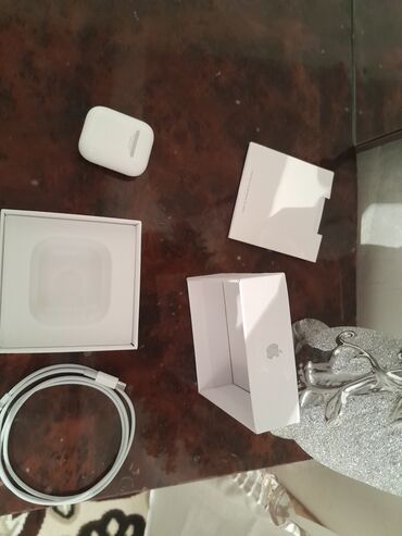 işlənmiş telefonlar ucuz: Airpots aplle markadadı zaretqa cihazı yanında verilir cihaz təzədir