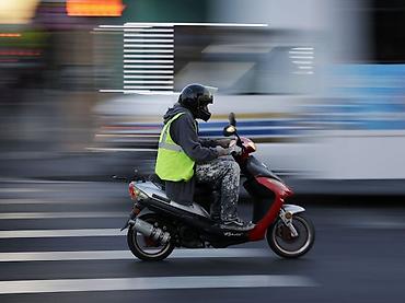 kassir vakansiya 2025: Moto-kuryer tələb olunur, Gündəlik ödəniş, 1-2 illik təcrübə — 2