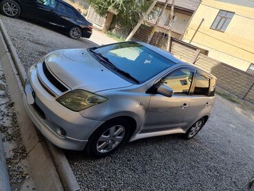 маленькая машина: Toyota ist: 2003 г., 1.5 л, Автомат, Бензин, Хэтчбэк