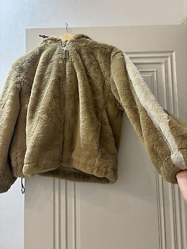 hind geyimi: Bershka, S — 2