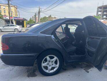 обменяю на машину: Mercedes-Benz E-Class: 2000 г., 2.3 л, Автоматические, Бензин, Седан
