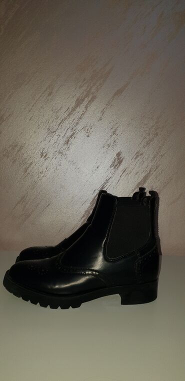 Gležnjače: Gležnjače, 38 — 11