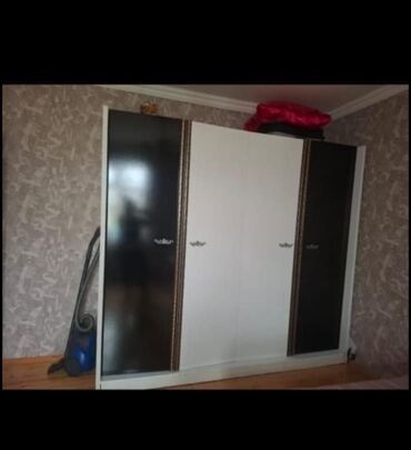 mebel qapı: Dolab satilir. 4 qapili. Eni. 2.36 Hundurluyu 2.17. Unvan hokmeli