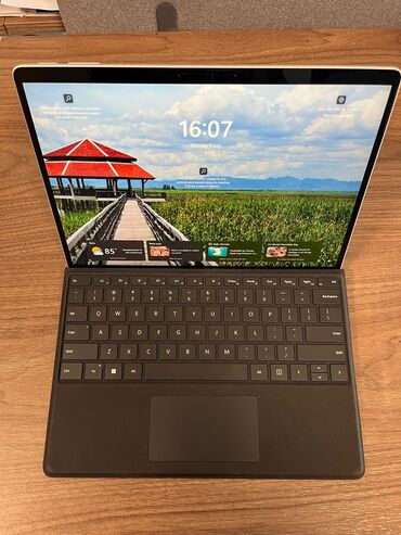 tablar: Microsoft Surface Pro 9 • 12th Gen Intel Core i7 processor • 16GB RAM