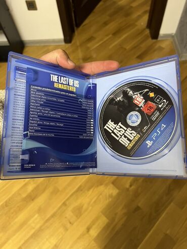 playstation az: The Last of Us Remastered PS4 oyun diski. Bu, PlayStation 4 üçün