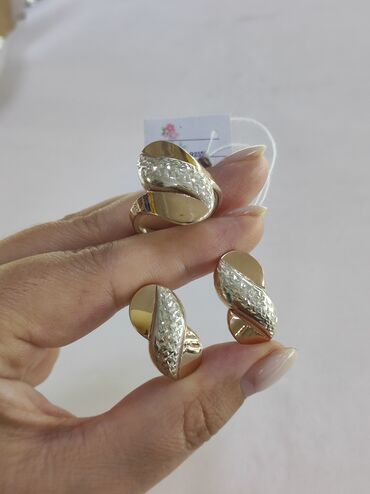 серебряный набор кольцо и серьги: Серебряный Комплект Серебро напыление золото 925 пробы Цена 3000 сом