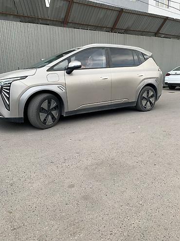 Другие автомобили: Электромобиль в синем цвете, модель 2024 года, обладает современным — 17