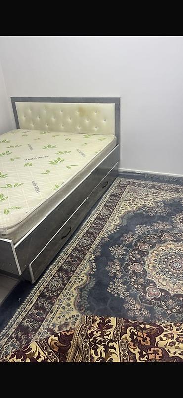 bunk bed: Односпальная кровать с мягким изголовьем и выдвижными ящиками для — 1