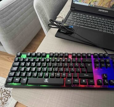 lazer isiqlar: RGB led oyun klaviyaturası.İşıqların yanıb sönməsinin 3 modu