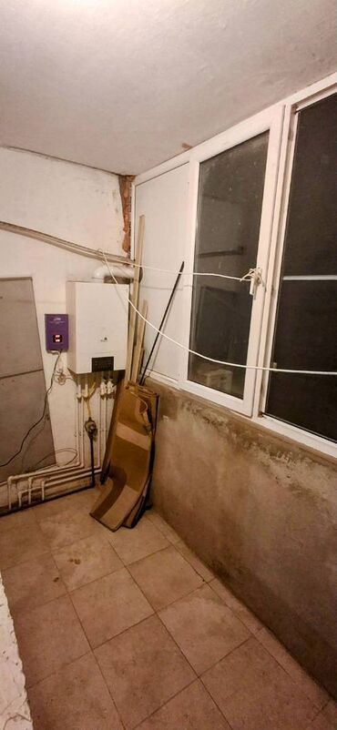 Uzunmüddətli kirayə mənzillər: Ev Əcəmi metrosundan 5 dəqiqəlik məsafədə yerləşir. Ev təmirlidir — 5