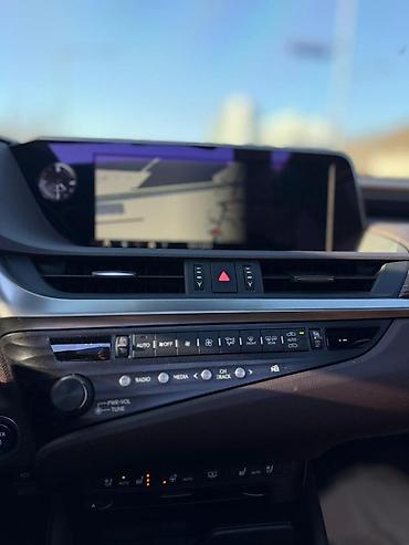 Lexus: Lexus ES: 2019 г., Бензин — 10