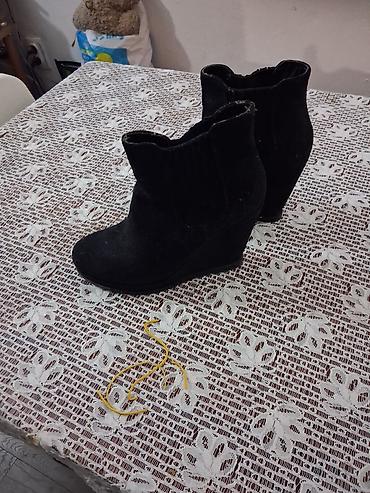 domyos helanke: Ženske crne ankle čizme na punu petu. - Model: kratke čizme do članka — 1