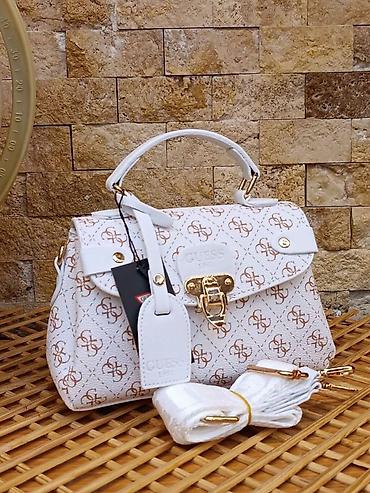 Torbe: GUESS 1981 ženska torba – mini satchel model - Dimenzije približno — 2