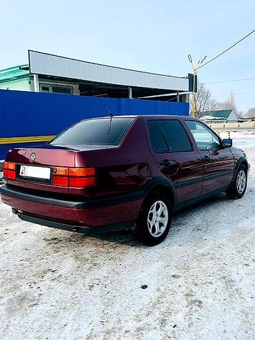 Volkswagen: Volkswagen Vento: 1993 г., 1.8 л, Механика, Бензин, Седан — 2
