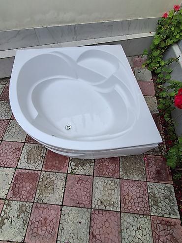 hamam asılqan: 150x150 ölçüdə künc akril vanna satılır. İşlənmişdir, vəziyyəti — 1