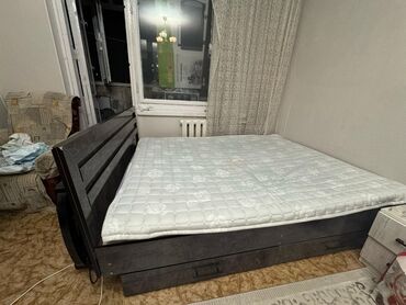 Двуспальные кровати: Двуспальная кровать, Б/у, С матрасом, Дерево, длина - 190 см