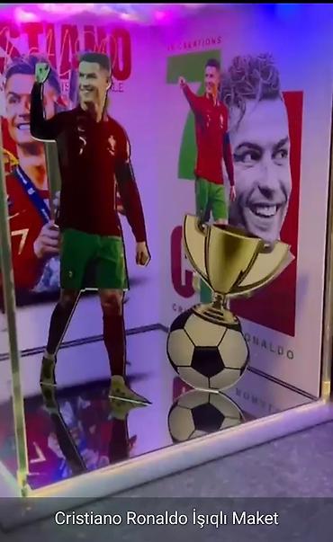 Darts: Şəffaf akril qutuda, daxili işıqlandırması olan futbolçu Osimehnin — 6