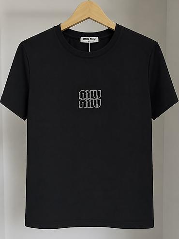 Miu Miu qara t‑şört sonu 25dir. - Rəng: qara - Dizayn: sinədə kristal