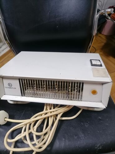 Kaloriferi: Grejalica duvaljka 2000 w ispravna Ei Niš Jugoslavija. Ima kabla oko na lalafo.rs — 1 Kaloriferi: Grejalica duvaljka 2000 w ispravna Ei Niš Jugoslavija. Ima kabla oko — 1