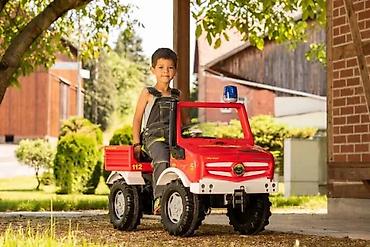 brod igracka za decu: Dečje vozilo na pedale – Mercedes-Benz Unimog vatrogasno vozilo (Rolly — 1