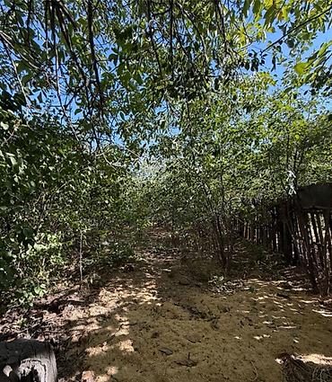 Продажа коттеджей и домов: Продаётся частный дом с двумя уровнями и просторным двором. Первая — 13