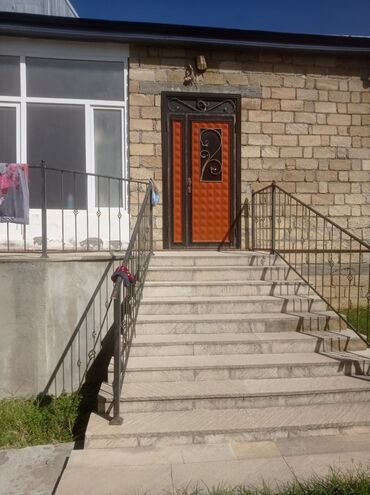 Həyət evləri və villaların satışı: Satış üçün həyət evi Quba 5 sot - Tikinti materialı: daş divarlar — 1