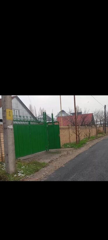 продаю дом рабочий гарадок: 60 кв. м, 3 бөлмө, Унаа токтотуучу жай, Забор, тосулган