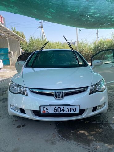 мотор цивик: Honda Civic Hybrid, белый седан. Кузов и экстерьер: - Аэродинамичный