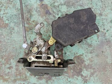 Замки: Замок багажника Subaru 1995 г., Б/у, Оригинал, Германия — 2