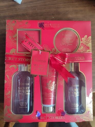 Cosmetics: IDC poklon set, cherry. Unutra ima.gel za kupanje, losion, sapun