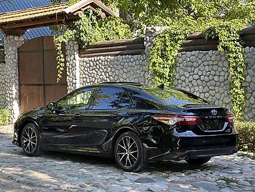 Toyota: Toyota Camry: 2019 г., 2.5 л, Вариатор, Гибрид, Седан — 2