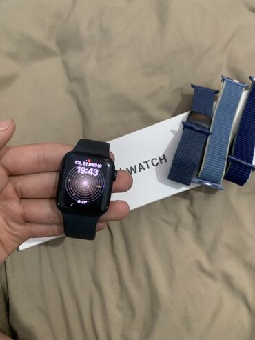 купить правый наушник airpods 2 бу: Apple Watch SE2 (2022) 40mm темно синего цвета на экране мелкие