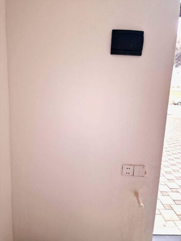 Mağazalar: Nərimanov rayonu, "Müzəffər Nərimanov" küçəsində, əsas yolun üstündə — 7