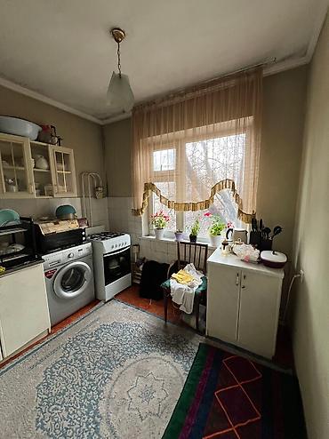село пригородное: 1 комната, 31 м², Индивидуалка, 2 этаж, Старый ремонт — 3