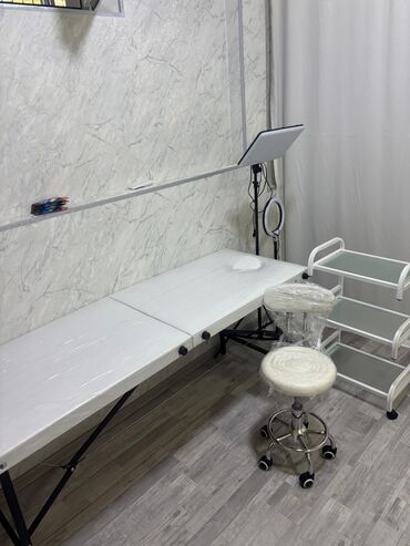 Otaq qapıları: Kuşetka, Stulu, Çarxlı rəf, Led işıq hamsı birlikdə 250 AZN endirim lalafo.az -da Otaq qapıları: Kuşetka, Stulu, Çarxlı rəf, Led işıq hamsı birlikdə 250 AZN endirim