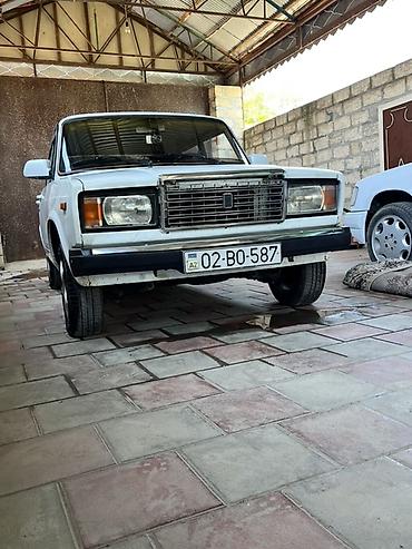 фольксваген поло л с: VAZ 2107, ağ rəng, sedan kuzov. Xüsusiyyətlər: - Rəsmi 4 qapılı — 5