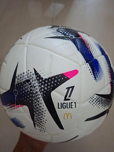 Toplar: Futbol topları 20-25 azn Məhsul təsviri: - Peşəkar oyuna və məşqlərə — 26