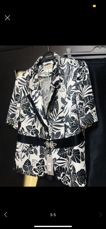 Пиджак женский покупала в Италии за 7500, размер 50-52, фото и видео