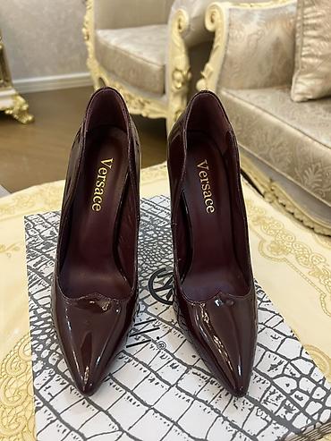 Tuflilər: Versace qadın stilettosu - Model: Klassik şıq stiletto - Rəng: Tünd — 1