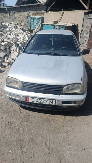 диски голф 3: Volkswagen Golf III, 5‑дверный хэтчбек, серебристый цвет. Номера KG S