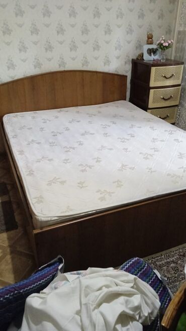 мото косылка: Двухспальная кровать с дополнительным матрасом