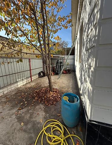 Продажа коттеджей и домов: ПРОДАЕТСЯ НЕМЕЦКИЙ ДОМ 📌 Общая площадь: 80 м² 🔹 Материал стен: кирпич — 4