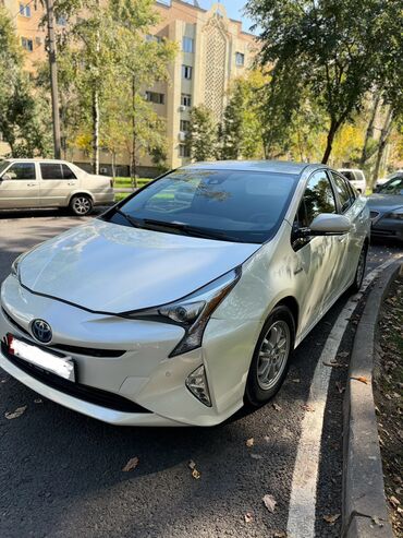 Toyota: Toyota Prius: 2017 г., 1.8 л, Вариатор, Гибрид, Седан