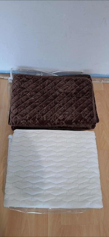 Prekrivači za nameštaj: Neklizajući, Za trosed — 7