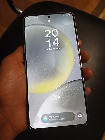 Samsung Galaxy S24+ (серия) — компактный флагман в серебристо‑сером