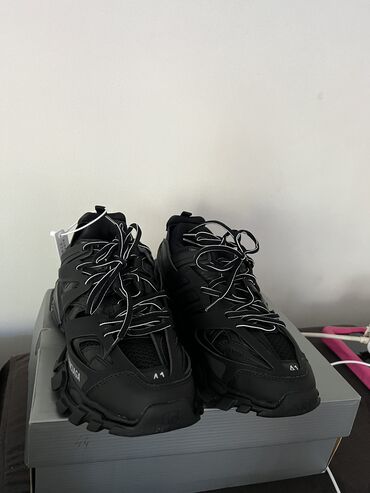 Sneakers & Athletic shoes: Balenciaga, 41, color - Black