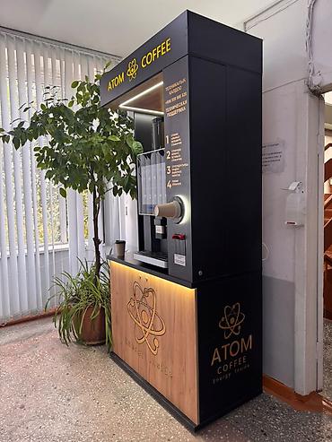 Готовый бизнес: Кофейный автомат ATOM COFFEE (островок с подсветкой и стойкой — 8