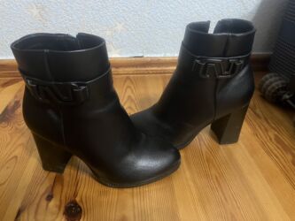 женские золотистые туфли: Sapaşki 35 razmer .60 aznə alınıb. Hündür geyinilə bilinmədi deyə lalafo.az -da женские золотистые туфли: Sapaşki 35 razmer .60 aznə alınıb. Hündür geyinilə bilinmədi deyə