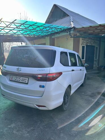 Другие автомобили: На продаже минивэн Changan Auchan a600EV 2021года (белый), 5‑дверный — 7